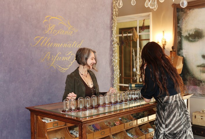 The Local Rose shares an interview with Roxana Villa, an alchemist creating all-natural Roxana Illuminated Perfume.